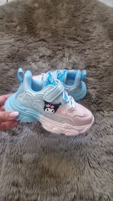 Adidași fetite!.