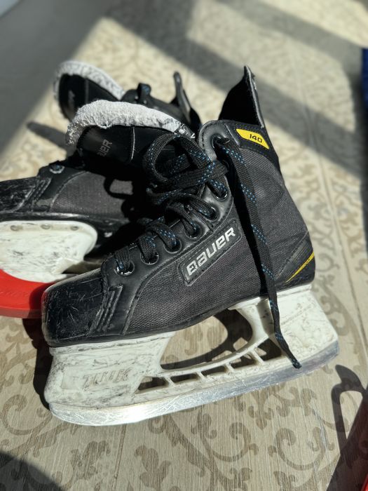 Коньки хоккейные