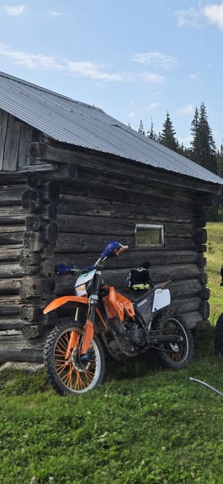 Se vinde ktm 250 în 4 t la pachet cu o aprilia tuareg de 50 !!