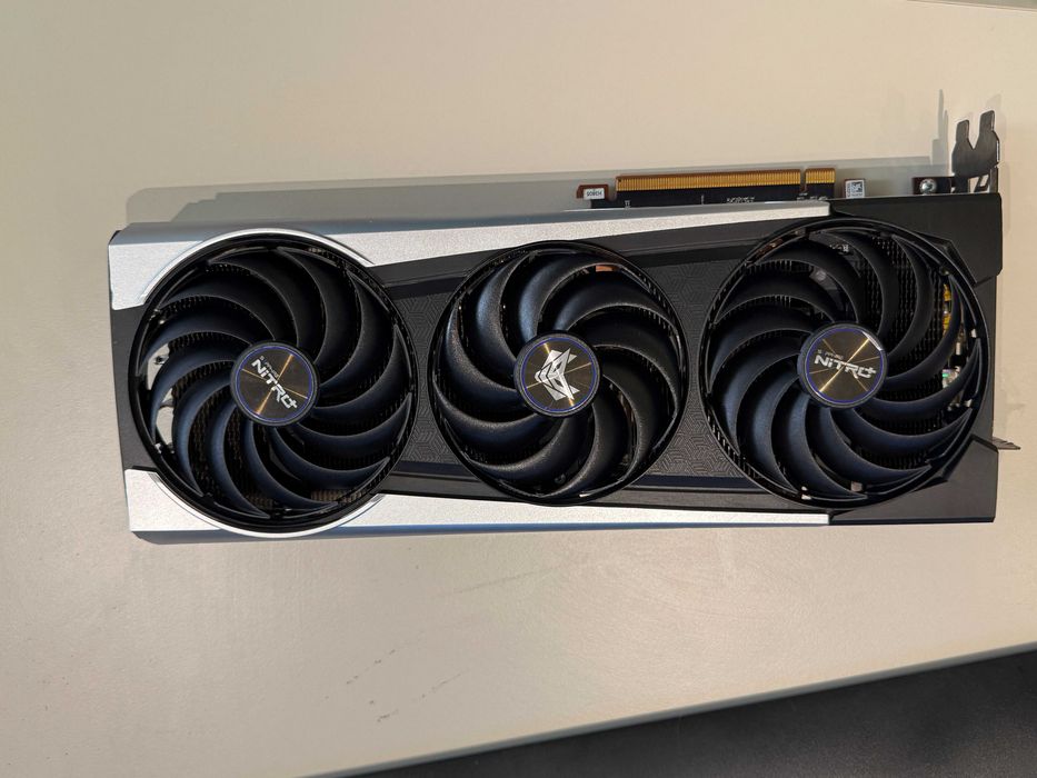 Sapphire NITRO+ AMD Radeon RX 6800 XT 16GB (Фабрично ускорена, Топ охлаждане, Перфектно състояние)