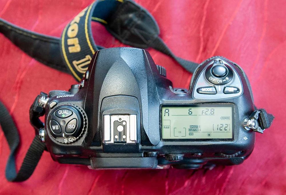 Nikon D200 с батарейным блоком