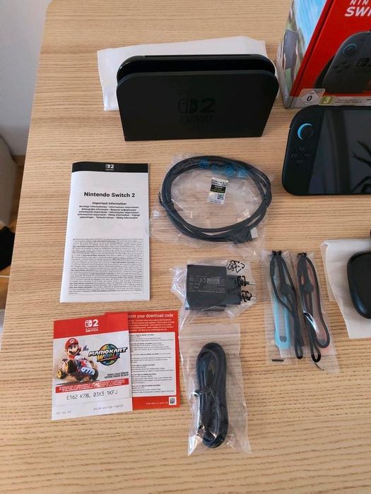 Consolă Nintendo Switch 2 + husă de protecție, stare excelentă