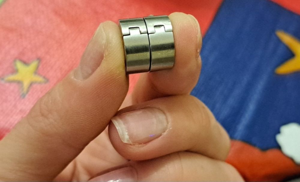 Обеци от медицинска стомана с цирконий.