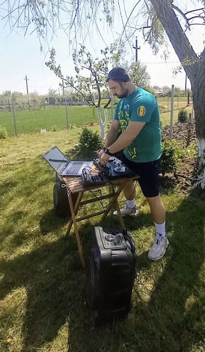 Dj evenimente/ Cafenea/ Piscina/ Majorat/ Banchet/ Ambiental & Foto