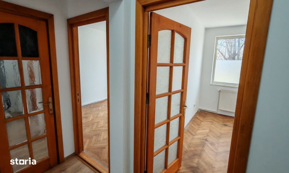 Apartament luminos pentru cabinet sau locuit