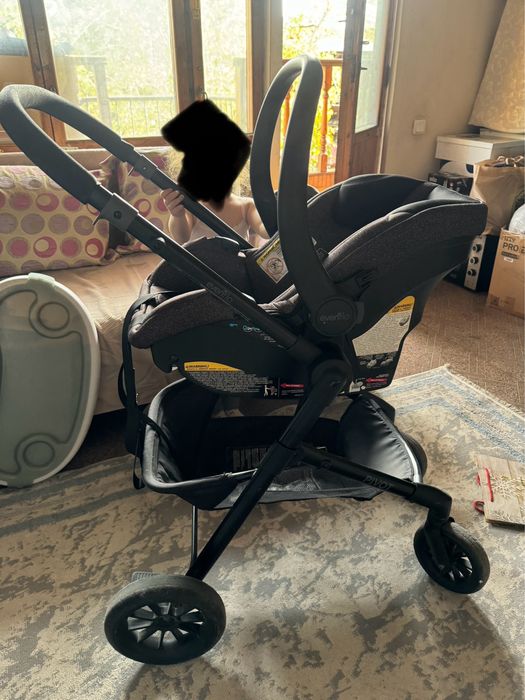 Продам коляски Evenflo pivot system