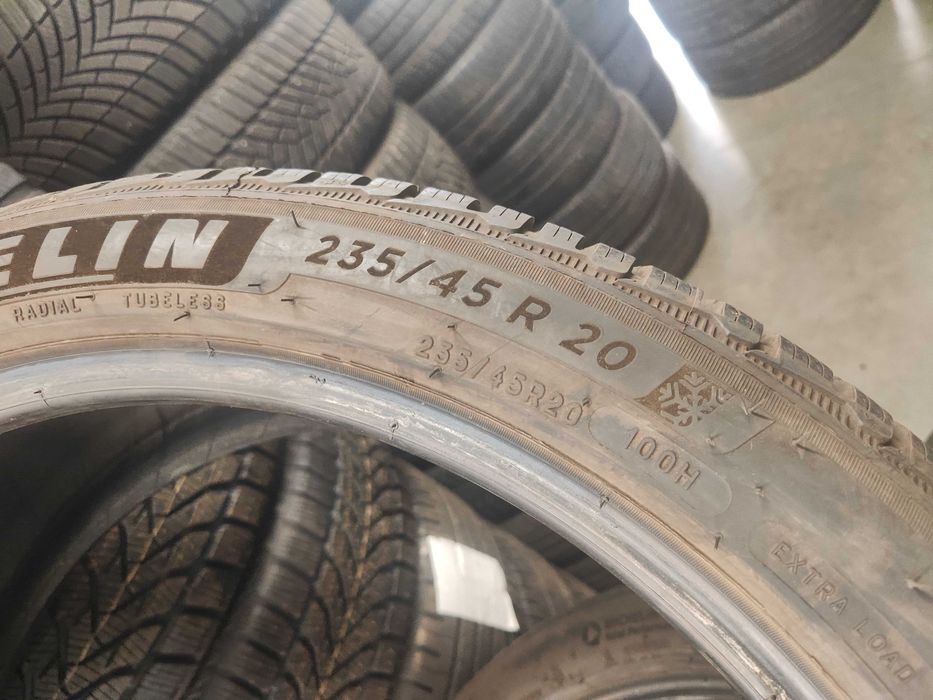 4бр.зимни гуми 235/45/20 Michelin