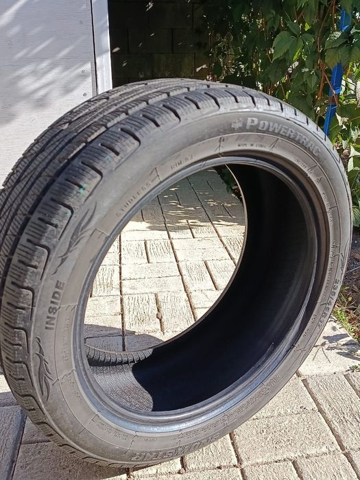 Зимние шины 235/45/17
