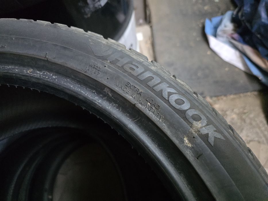 2бр Единични зимни гуми 255 40 19 - Hankook