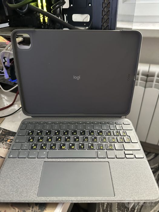 чехол-клавиатура Logitech Combo Touch