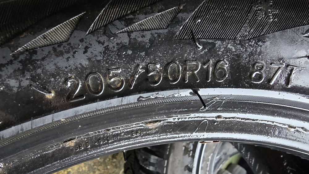 Зимни гуми 16 цола 205/50/16 2 бр.