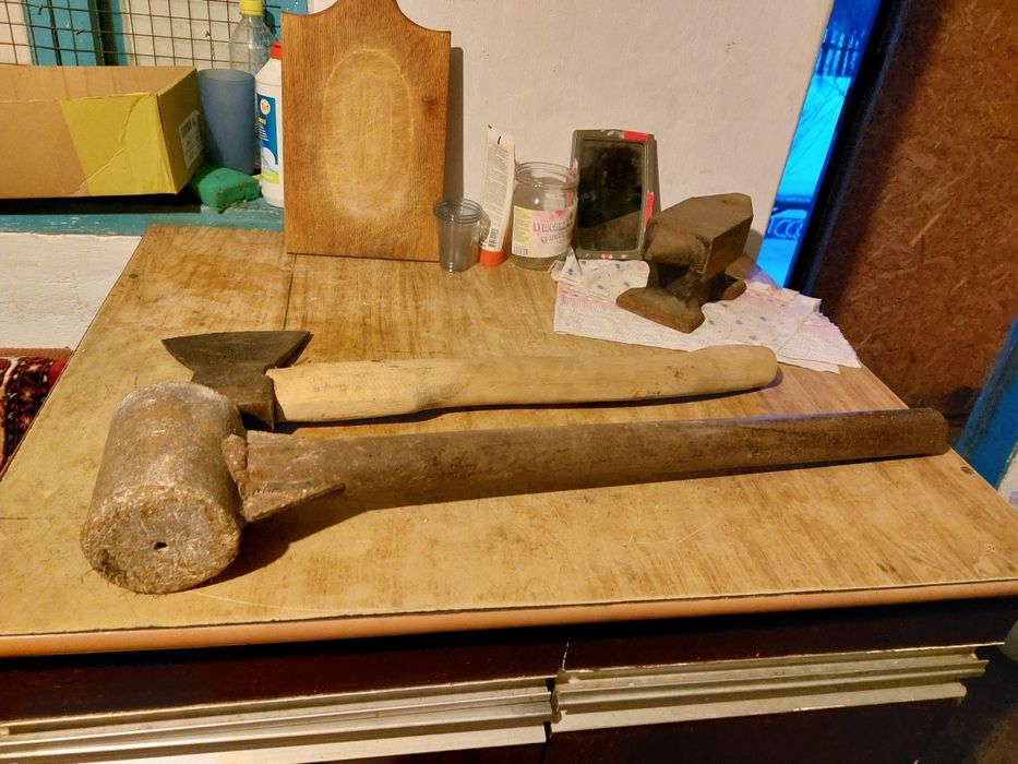 Продам тиски ,лом,кувалду
