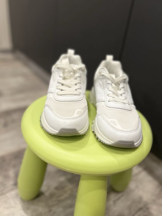 Продам кросовки женские новый