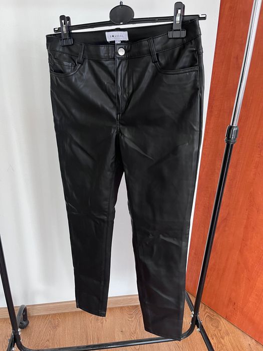 Pantaloni eleganti femei semi piele