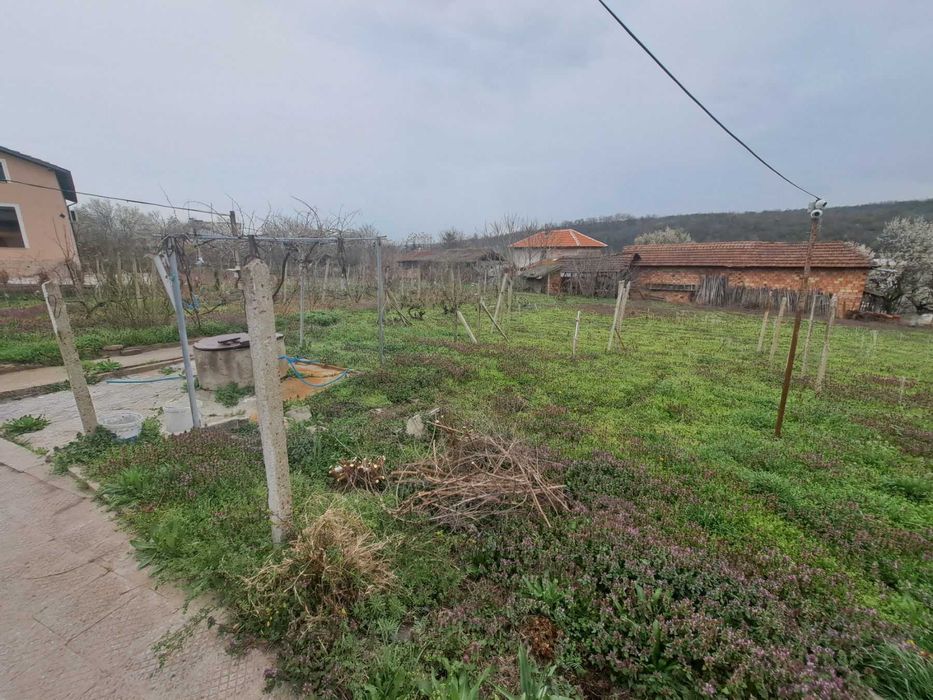 Продава се Къща в с. Буковлък, Област Плевен - 205 кв.м за 6 €/кв.м - Снимка #2