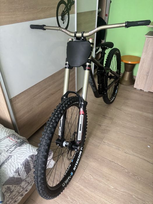 Продавам всичко без бара number plate-a седалката и гумите