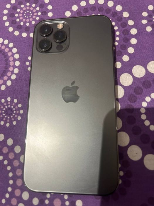 Iphone 12 pro.        Z