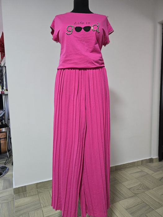 Pantaloni fucsia plisati, model lejer, confortabil