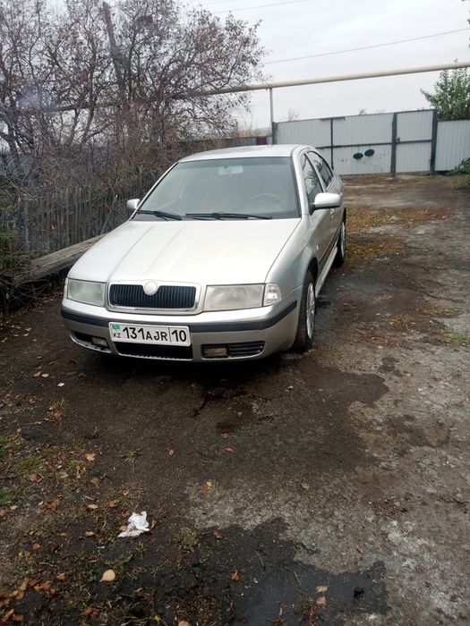 Продам  срочно машину