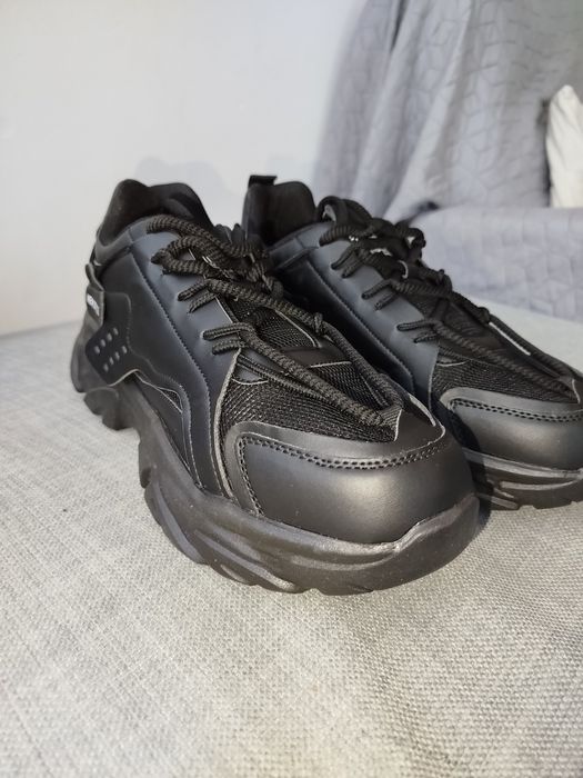 Чисто нови черни сникерси 41 номер