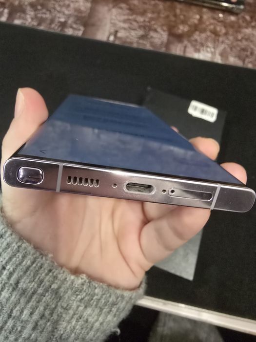 Vând Samsung S23 Ultra Lavandă 8gb cu 256gb