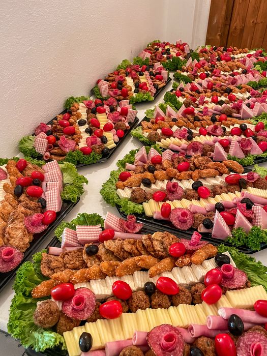 Platouri & Bufet Cu Aperitive Delicioase