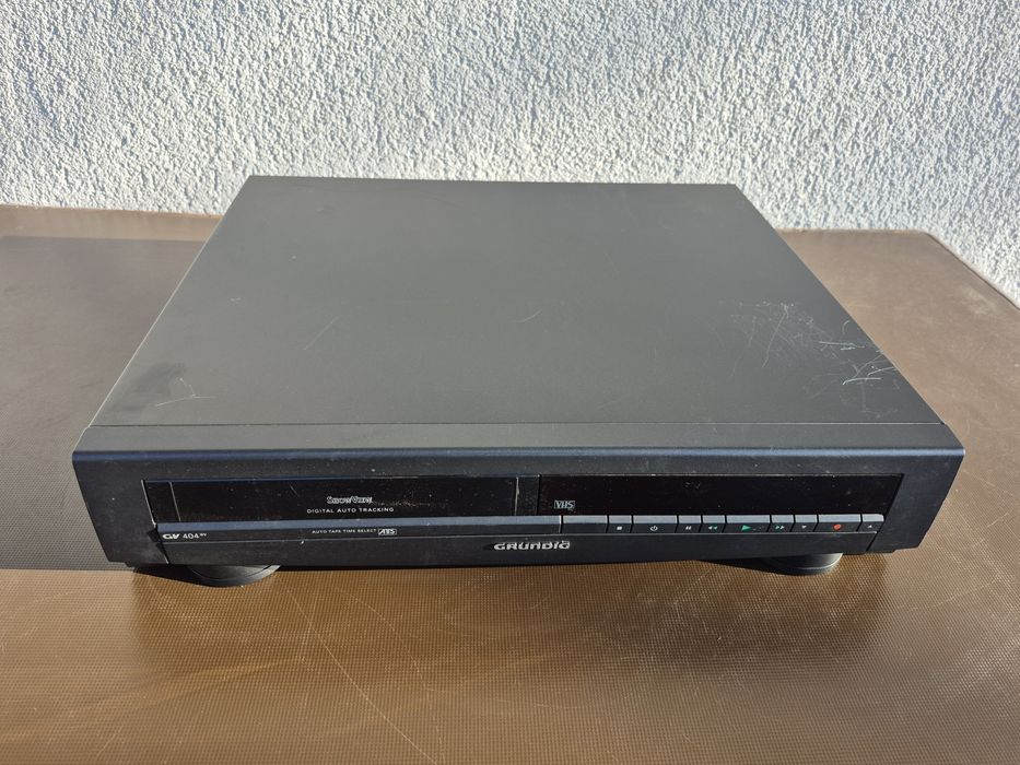 Vand video cassette recorder marca Grunding model GV404SV,Megalogic ,