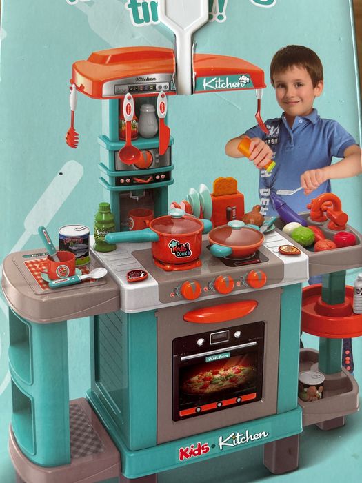 Продавам детска кухня Little Chief