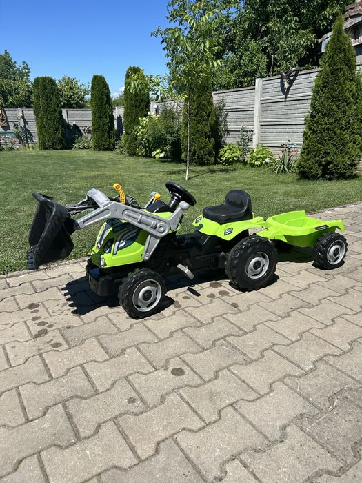 Tractoras cu remorca si pedale