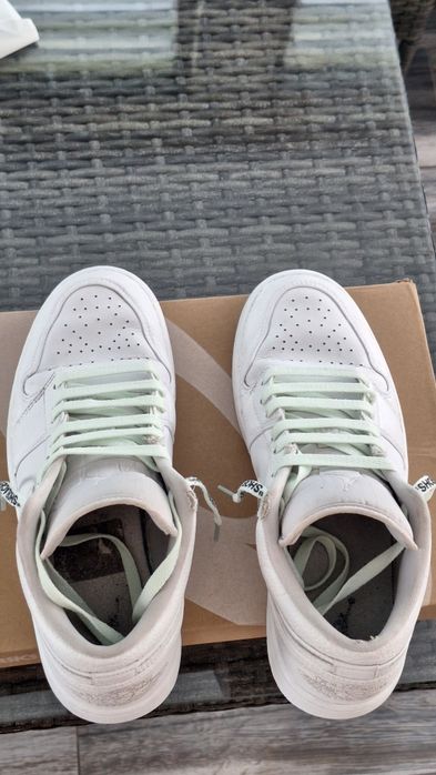 Jordan 1 low + off white laces