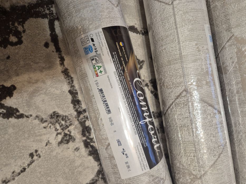 Tapet vinyl. Model deosebit, elegant , discret. Am 4 role