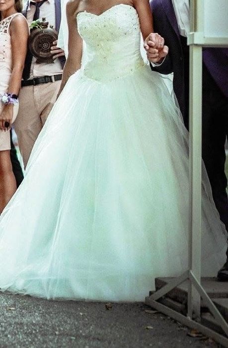 Сватбена рокля с курсет