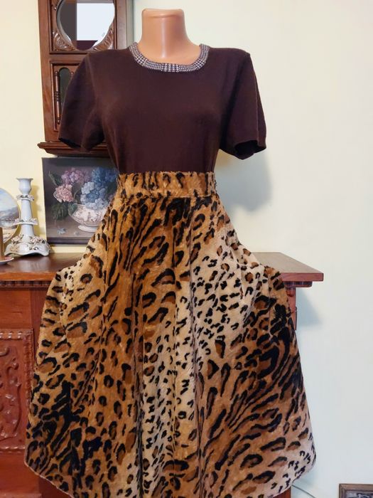 Fusta clos luxoasa, noua, catifea naturala cu structura