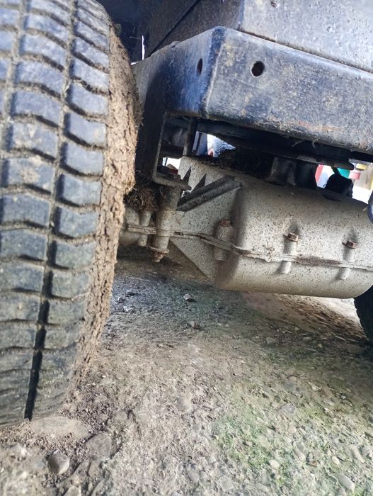 Tractor de gazon cu masa de cosire functionala