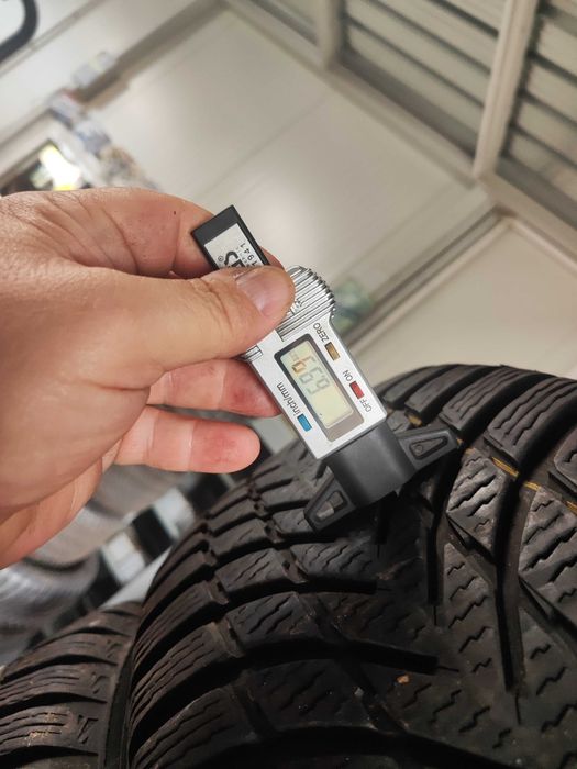 2бр.зимни гуми 235/55/18 Nokian