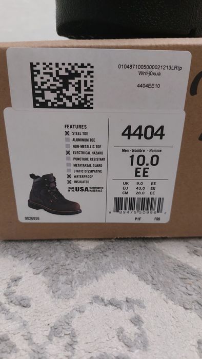 Продам новые ботинки 43рз