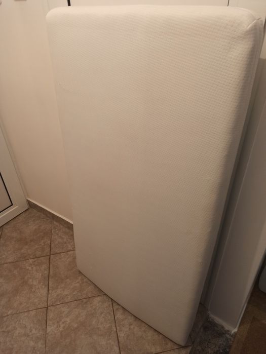 Продавам детски матрак с калъф