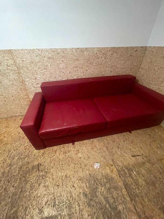 1бр.Кожен диван използван