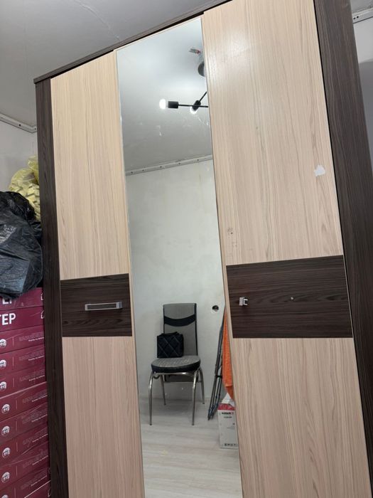 Продам шкаф для одежды в хорошем состоянии можете писать на ватсап