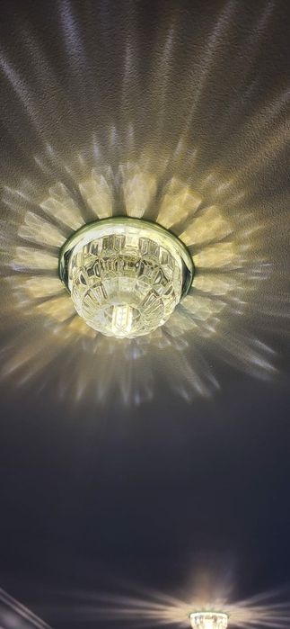 Люстра диаметр 80  и споты