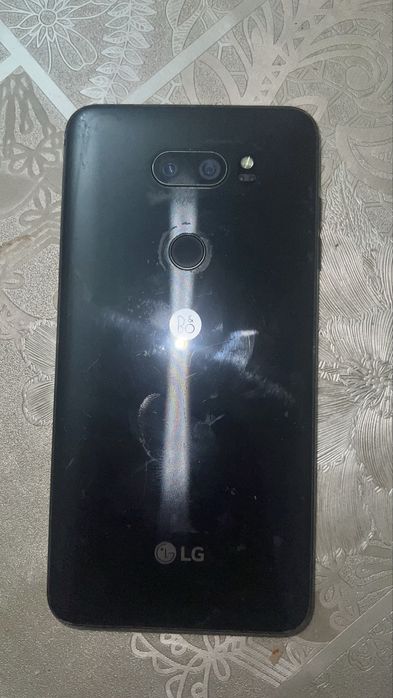 продается телефон LG V30