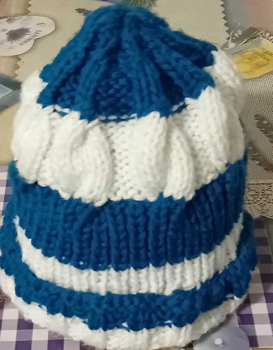 Căciuli tricotate manual