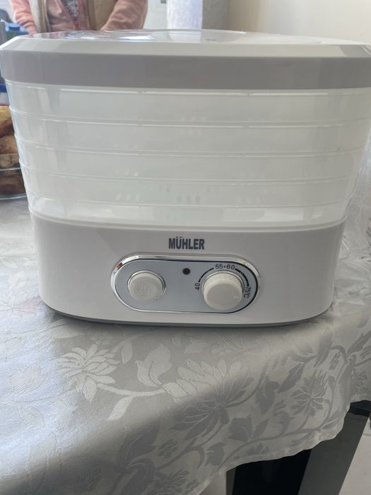 Уред за сушене на плодове, зелечуци, риба и месо