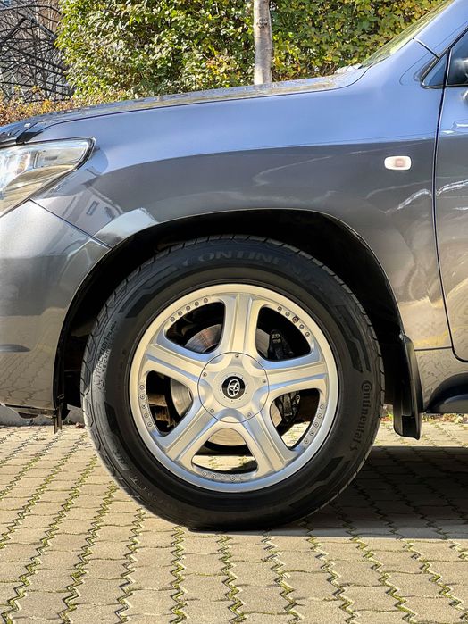 Toyota Land cruiser V8 200 1 Собственик