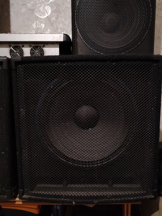 Колонки с усилителем.