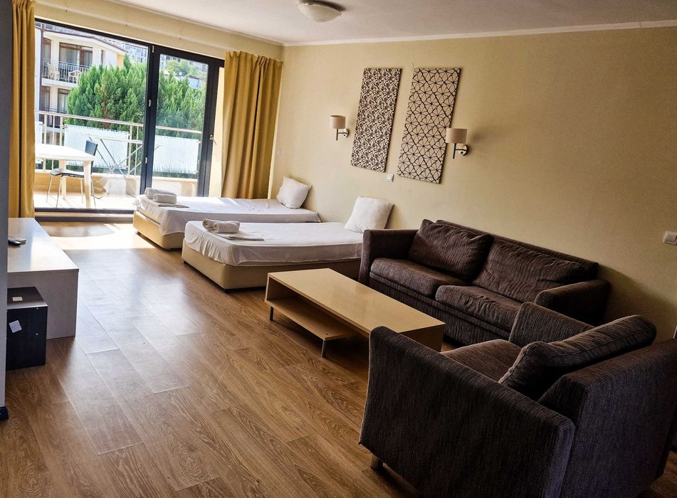 Дава се под наем Двустаен апартамент в Варна, Чайка - 80 кв.м за 255 € - Снимка #2