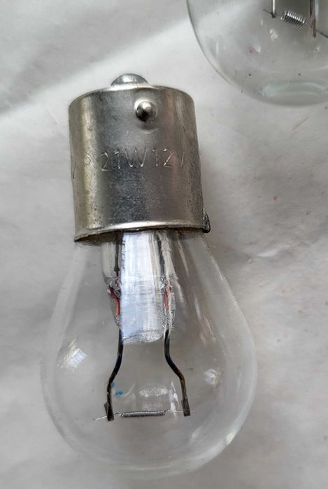 Продавам крушки и бушони за нови и стари автомобили