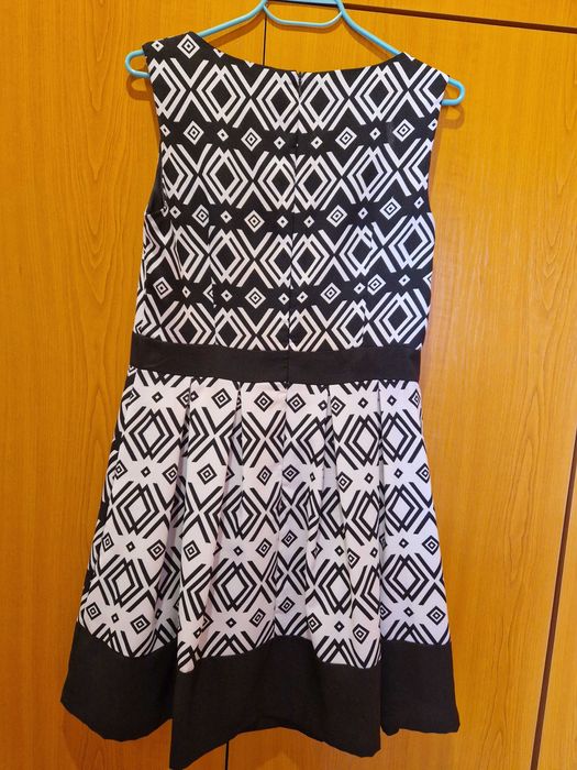 Рокли с къс ръкав/без ръкави