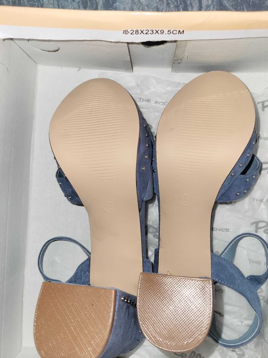 Дамски сандали с дебел ток