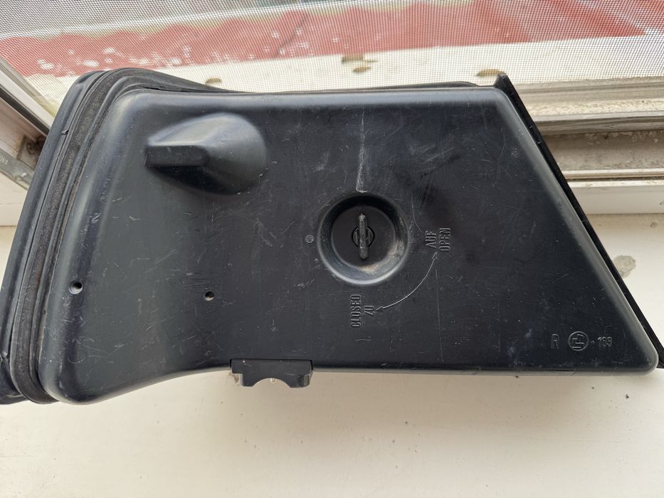 Задний правый плафон мерседес 124